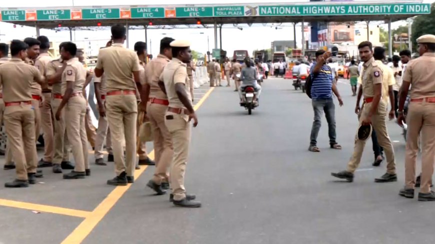 டோல்கேட்டை அகற்றுங்கள்.. வலுக்கும் போராட்டம்.. அணிவகுத்து நிற்கும் வாகனங்கள்