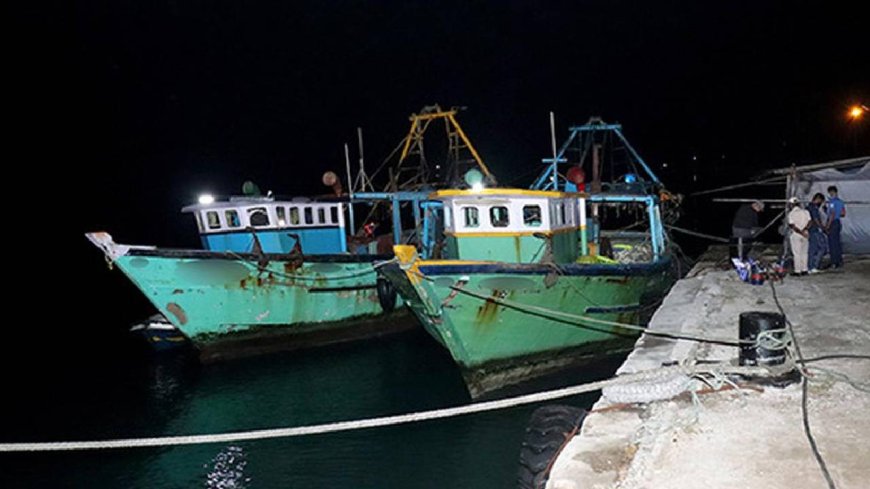 Rameswaram Fishermen Arrest : ராமேஸ்வரம் மீனவர்கள் 8 பேர் கைது.. தொடரும் இலங்கை கடற்படை  அட்டகாசம்