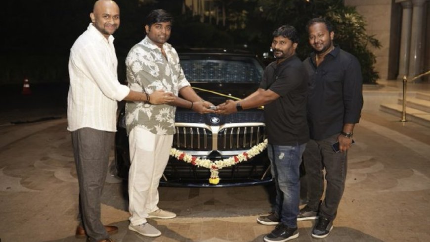 Vijay Sethupathi: 50-வது படம் மெஹா ஹிட்... இயக்குநருக்கு BMW கார்... மகாராஜா மோடில் விஜய் சேதுபதி!