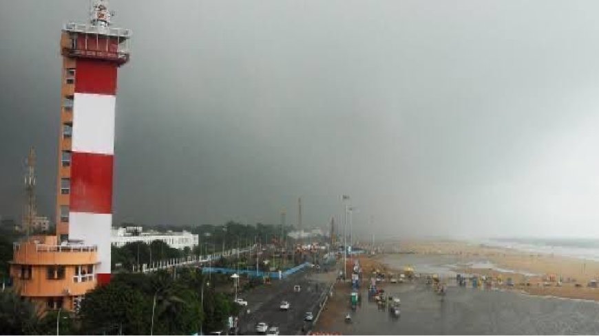 Chennai Rain: வங்கக் கடலில் ஆழ்ந்த காற்றழுத்த தாழ்வுப் பகுதி... சென்னையில் வெளுத்து வாங்கும் கனமழை!