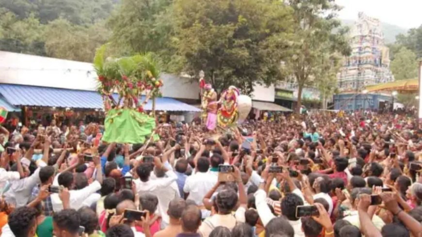 விண்ணைப் பிழந்த அரோகரா கோஷம்.. பழமுதிர் சோலைமலை முருகன் கோயிலில் சூரசம்ஹாரம் கோலாகலம்!