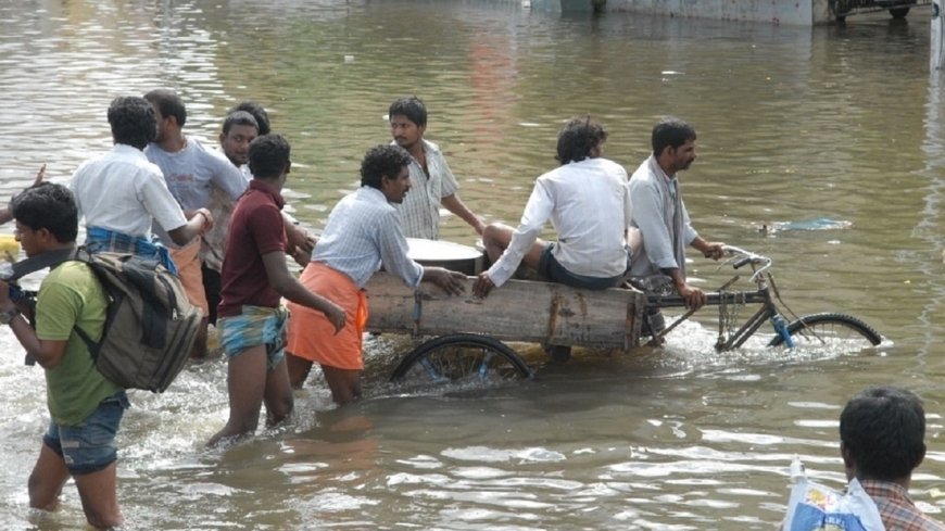 ராமநாதபுரத்தை புரட்டி போட்ட கனமழை... வெள்ளத்தில் சிக்கித் தவிக்கும் மக்கள்!